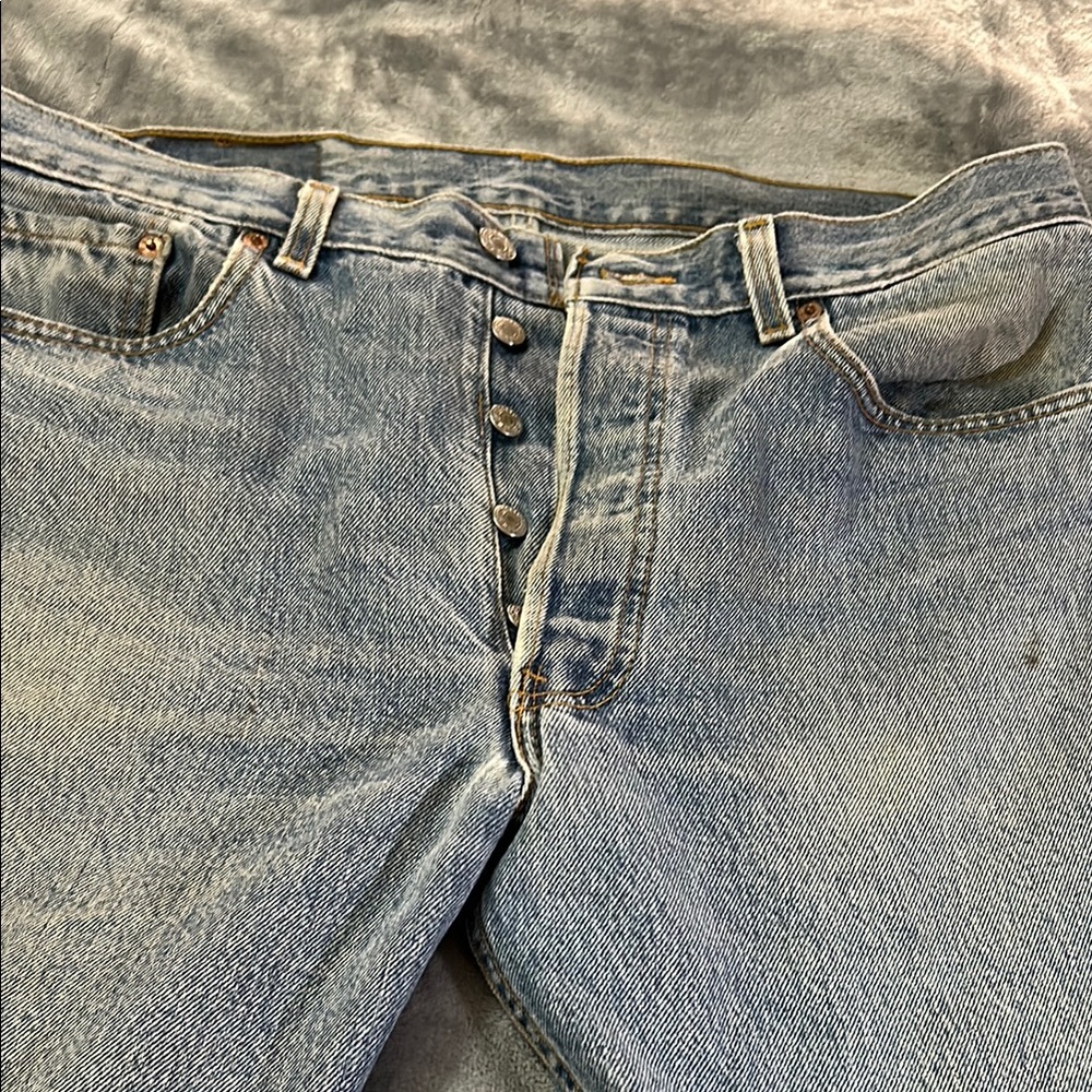 Classic Blue Relaxed Jeans with Vintage Charm